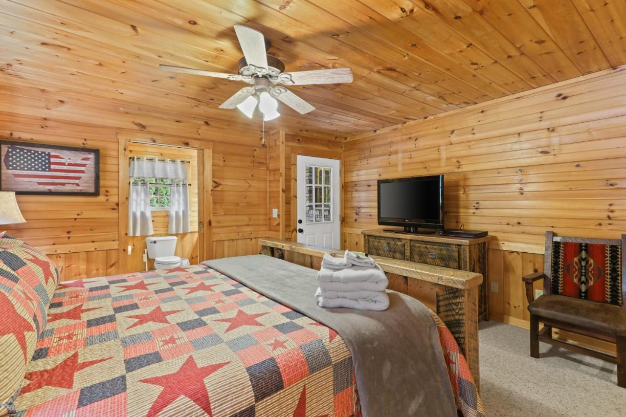 2 Separate Cabins Along A Peaceful Creek With Resort Amenities Ellijay Εξωτερικό φωτογραφία